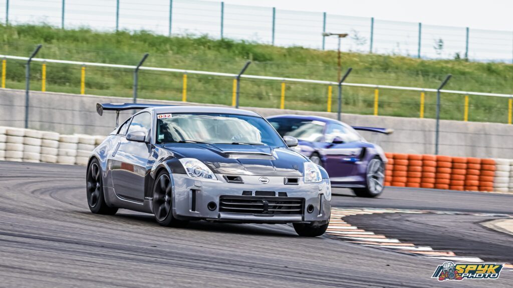 Nissan 350Z préparée en session sur circuit